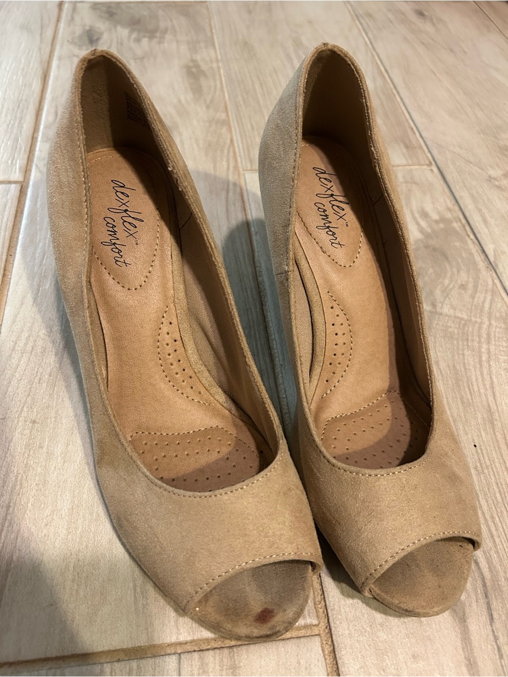 dexflex comfort Tan Suede Peep-Toe Heels